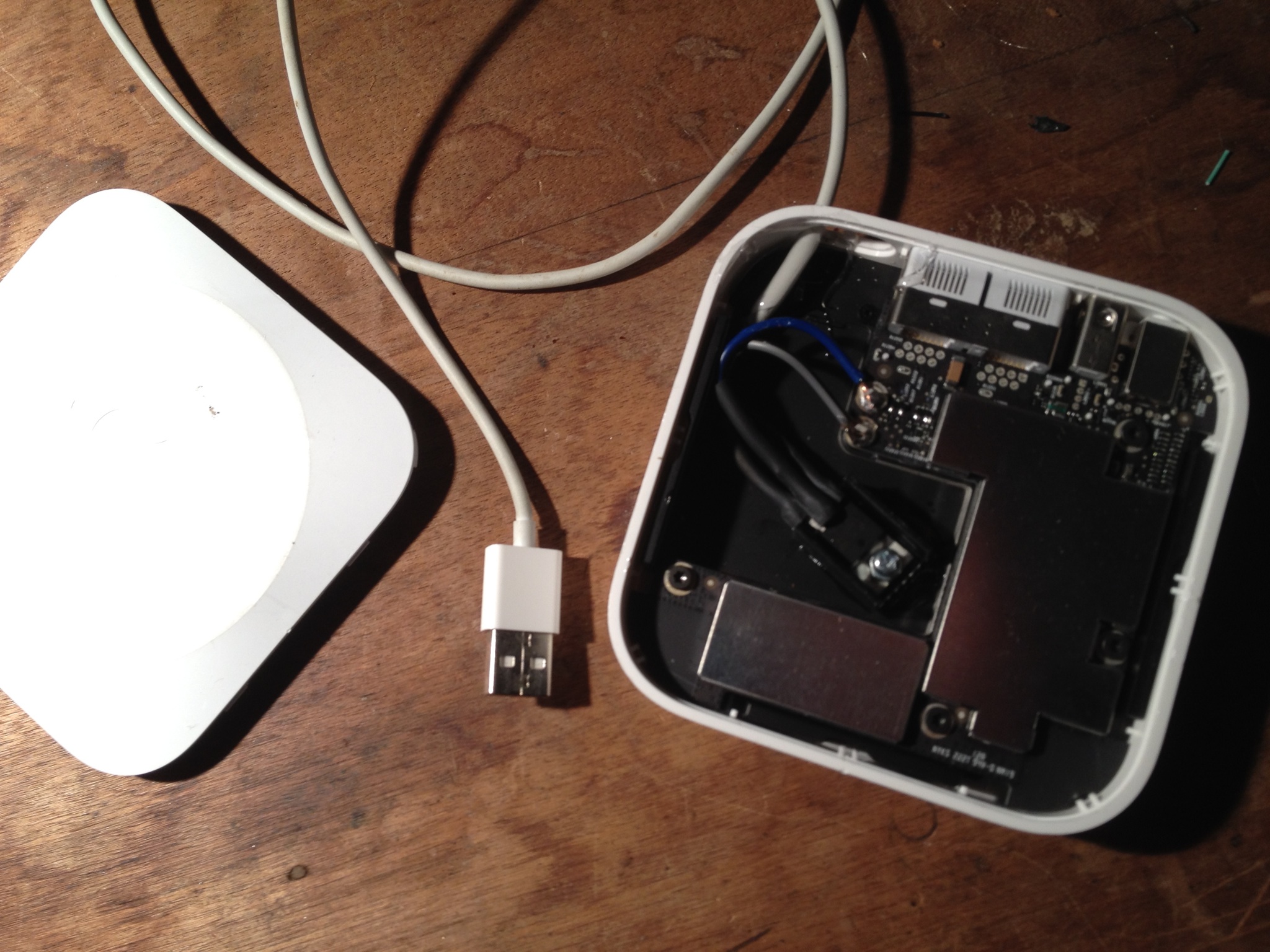 4. AirPort Express USB Mod Rigs - Linus Tips