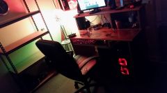 new desk set up.! *UPDATE*