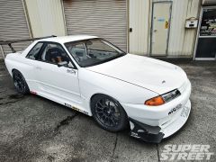 sstp 1012 01 O 1991 nissan skyline Gt R R32 front right side view