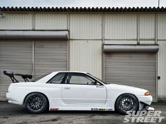 sstp 1012 04 O 1991 nissan skyline Gt R R32 right side view