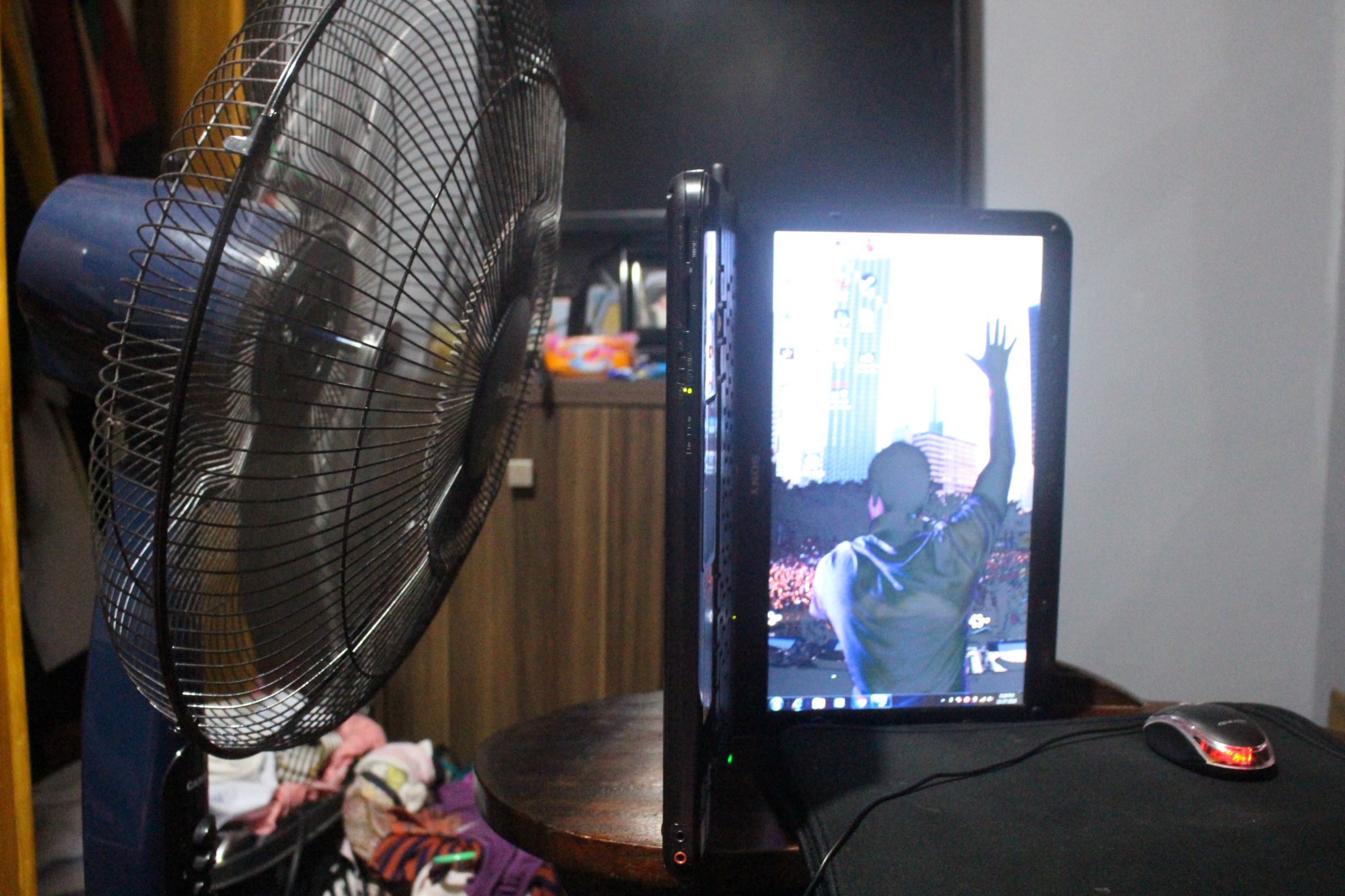 COOLING MY LAPTOP
