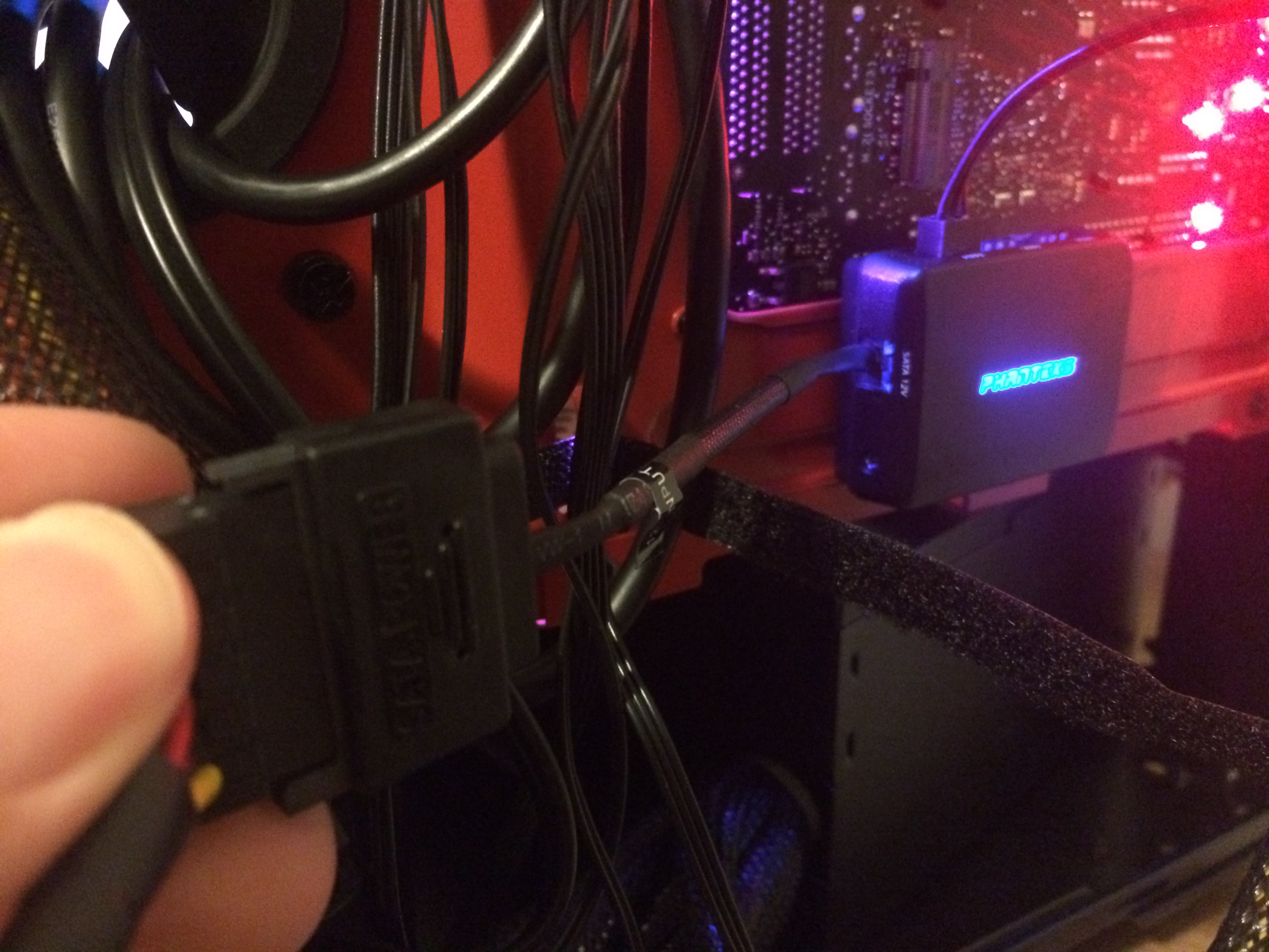 Phanteks PWM Fan Hub Controller doesn't work using SATA cable - Cooling Linus Tech Tips