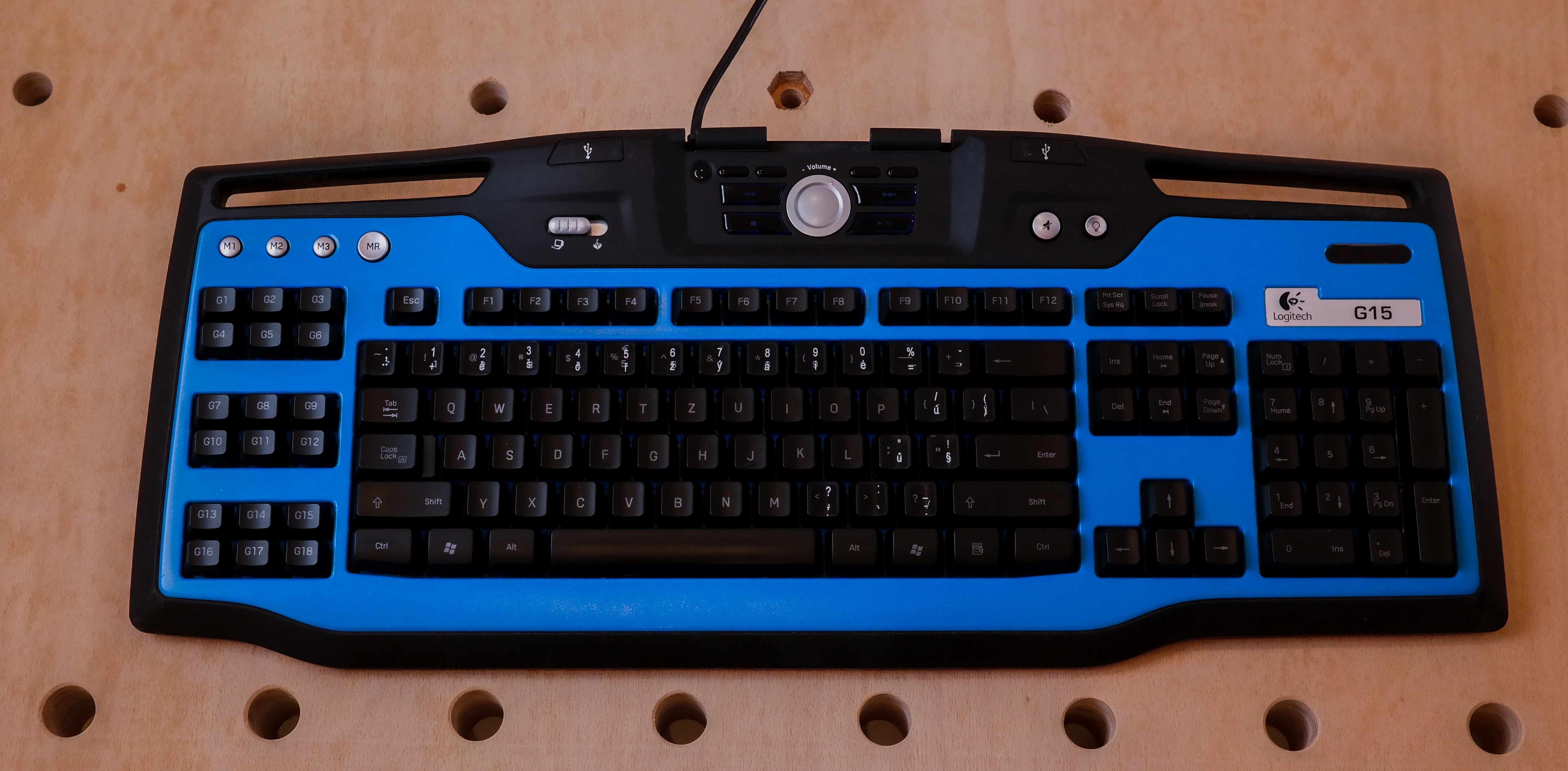 forår slim Banke Sickest" G710+ keyboard paint mod - Cases and Mods - Linus Tech Tips