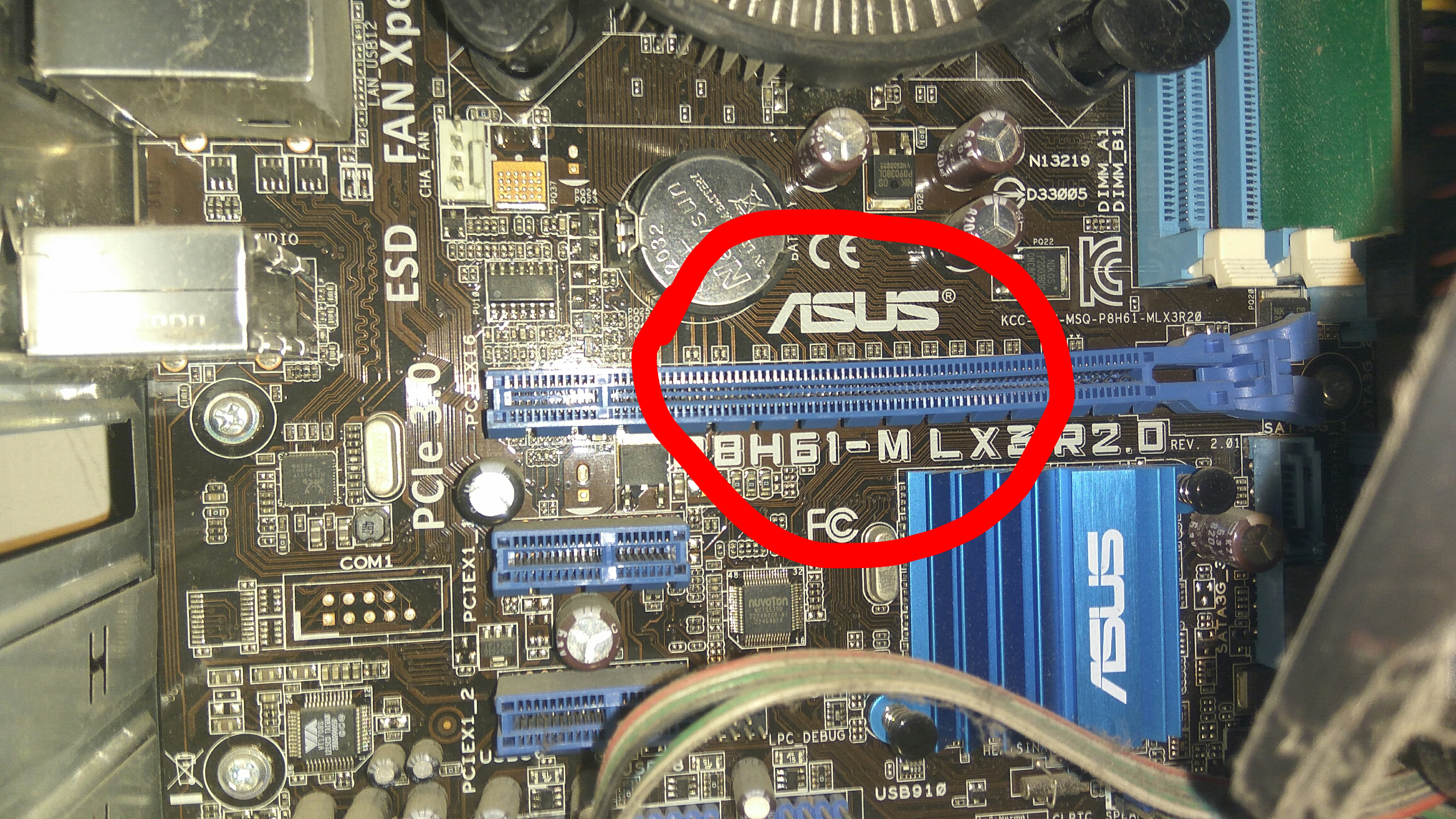 Smuk kvinde champignon atom Is my GPU PCIe slot bent and damaged??? - Graphics Cards - Linus Tech Tips