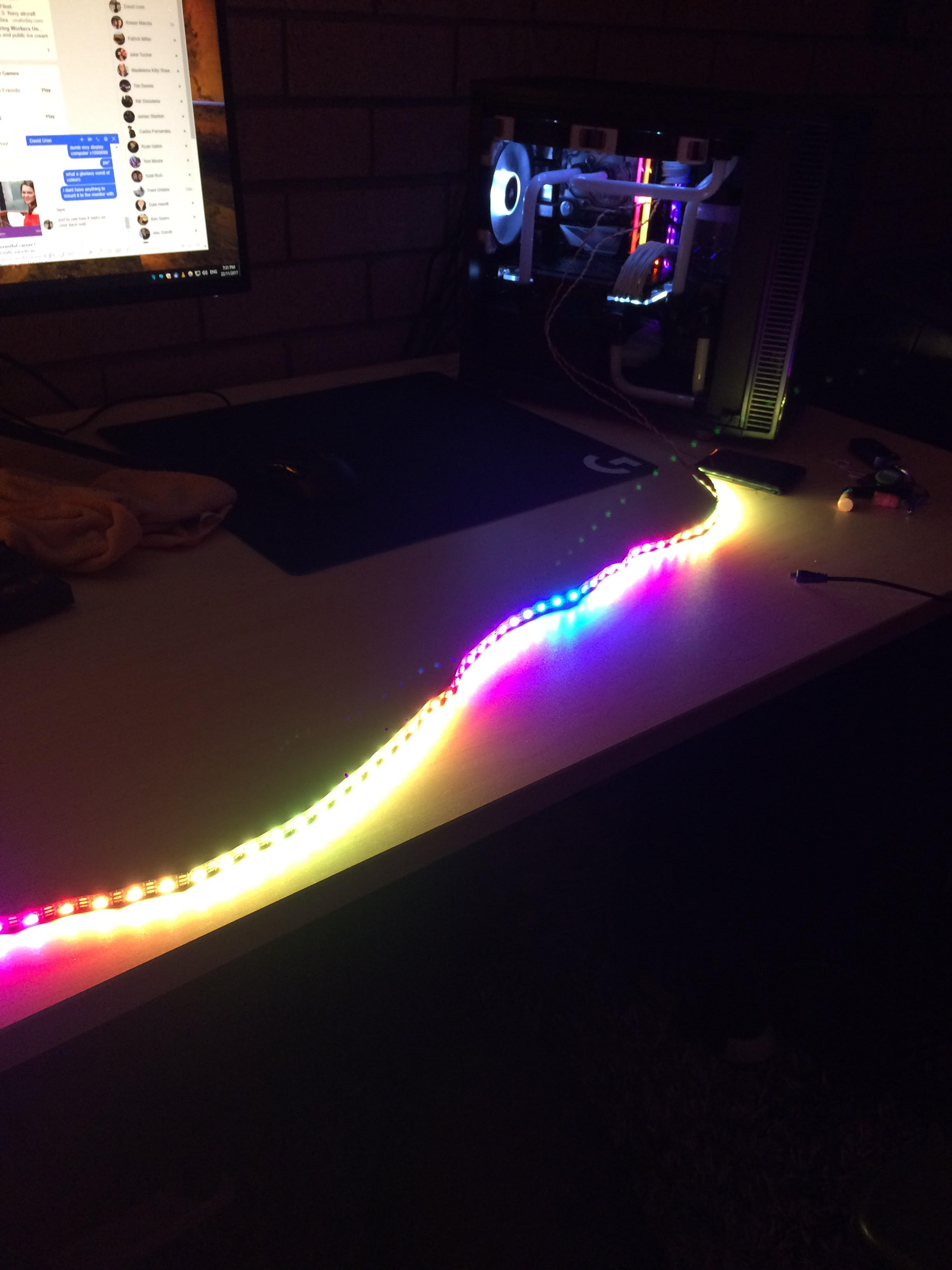 3-pin addressable LED strip with - Cases and Mods Linus Tech Tips