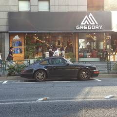 Porsche 911 I found in Tokyo, I guess this was a lucky shot since the view was mesmerizing.