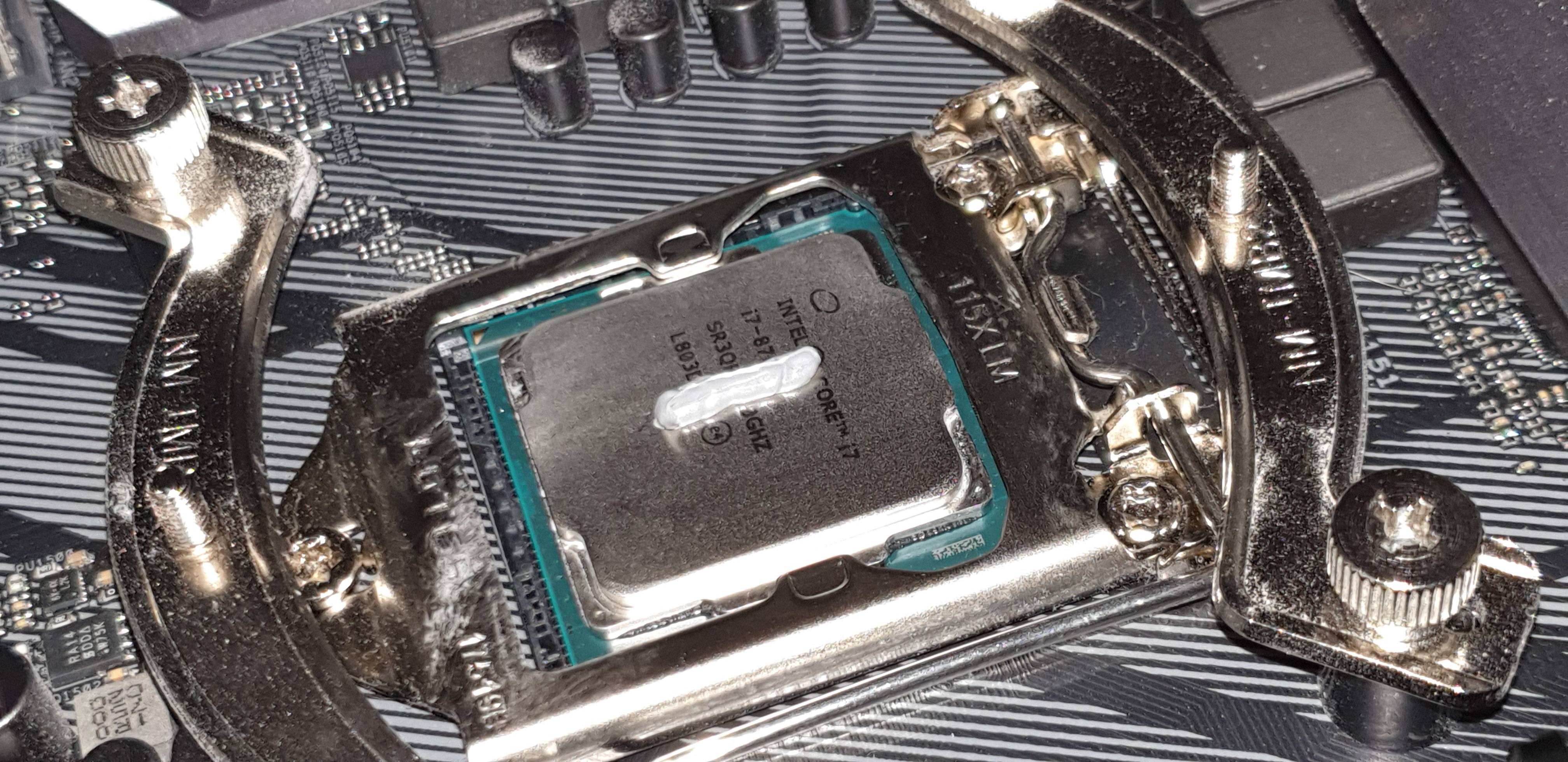 Do Intel CPUs come with thermal paste?