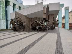 Closer look at the war monument from the Warsaw uprising