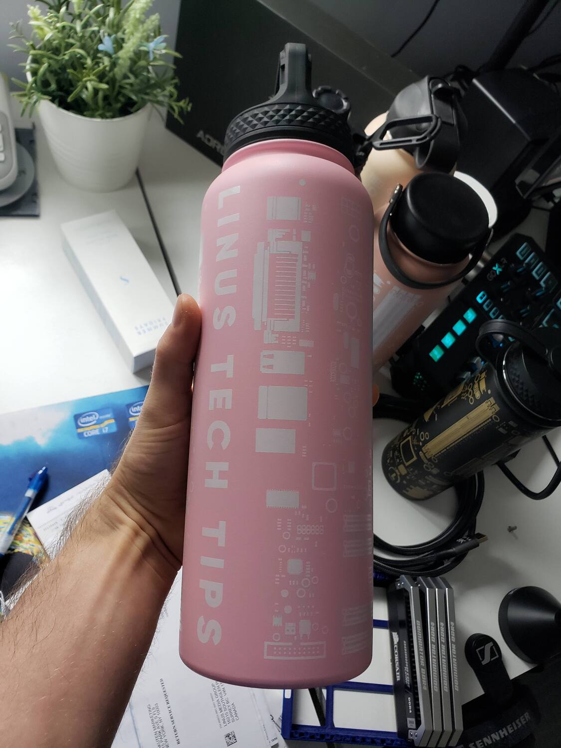 Anyone else's water bottle leak from the lid? : r/LinusTechTips