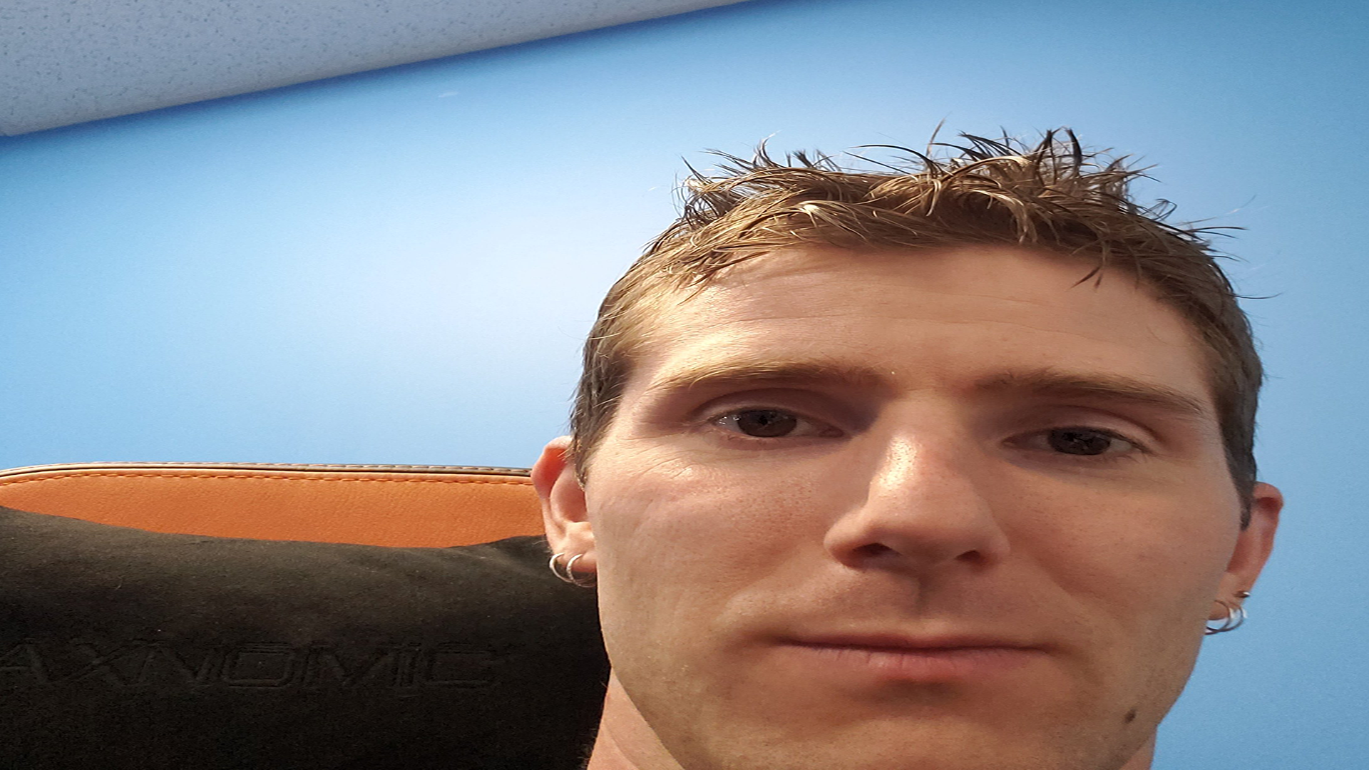 Linus tech tips stare