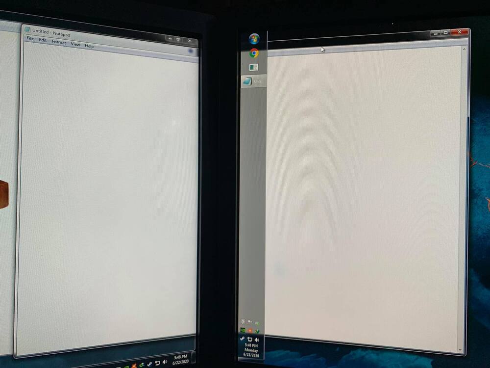 Same Monitors but different colors Displays Linus Tech Tips