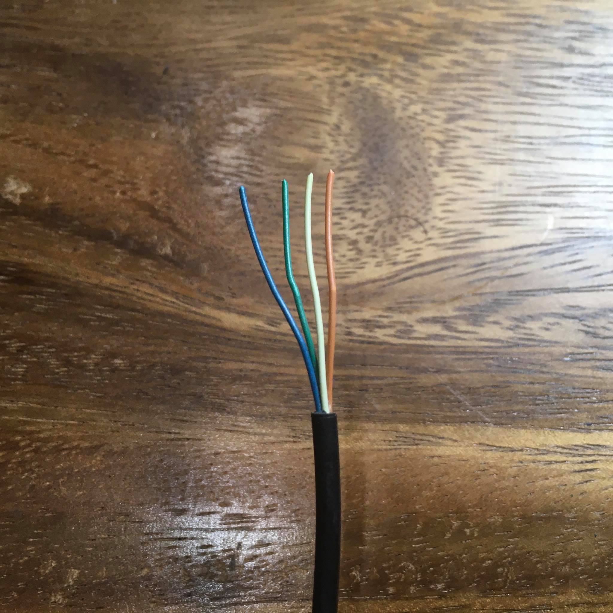 Aflede had spids what does these colors mean on wires of a USB cable? - Hobby Electronics -  Linus Tech Tips