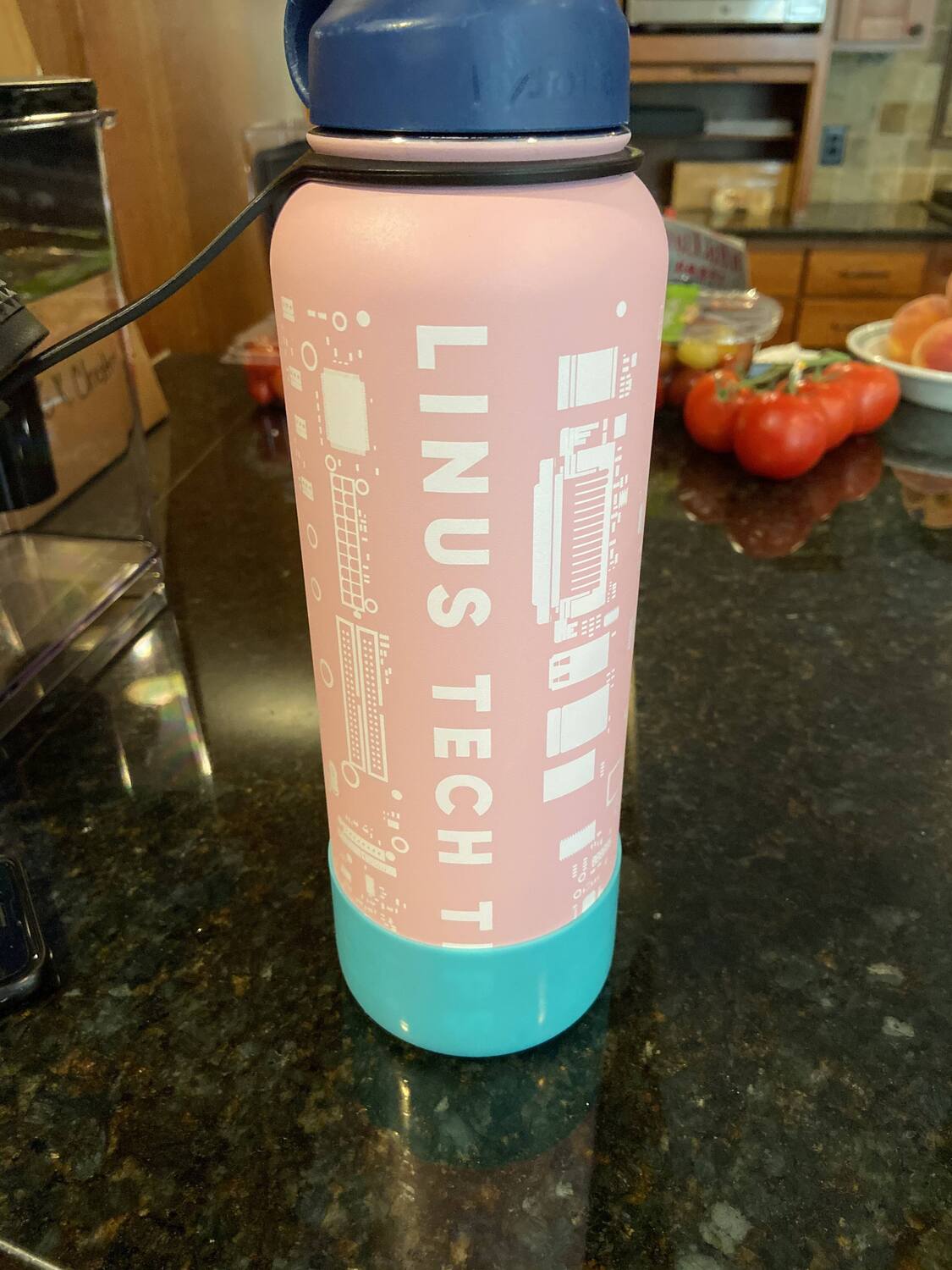 Insulated Water Bottle - 40oz – Linus Tech Tips Store
