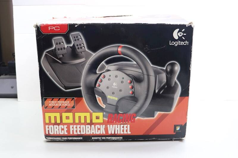 ros skål falskhed Is an old Logitech MOMO racing wheel worth getting these days? -  Peripherals - Linus Tech Tips