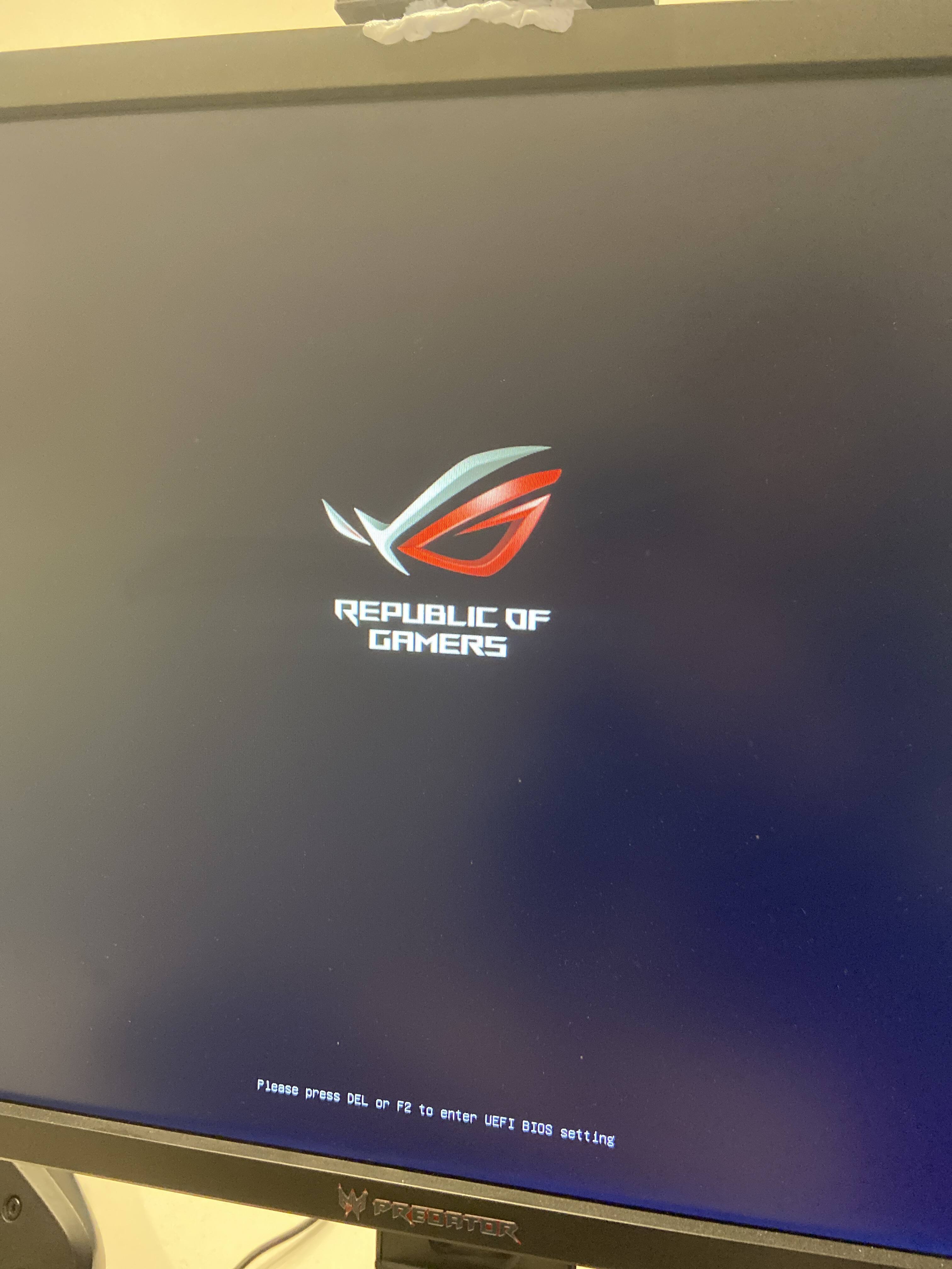 Forudsige maskulinitet undskylde Pc stuck at republic of gamers logo and cannot boot to bios - CPUs,  Motherboards, and Memory - Linus Tech Tips