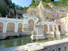 This is the Marstallschwemme, one of two Fountains from the 16th Century that are under Monument protection in Salzburg