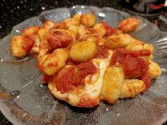 Baked gnocchi with tomato sauce and mozzarella is what I had for dinner today.