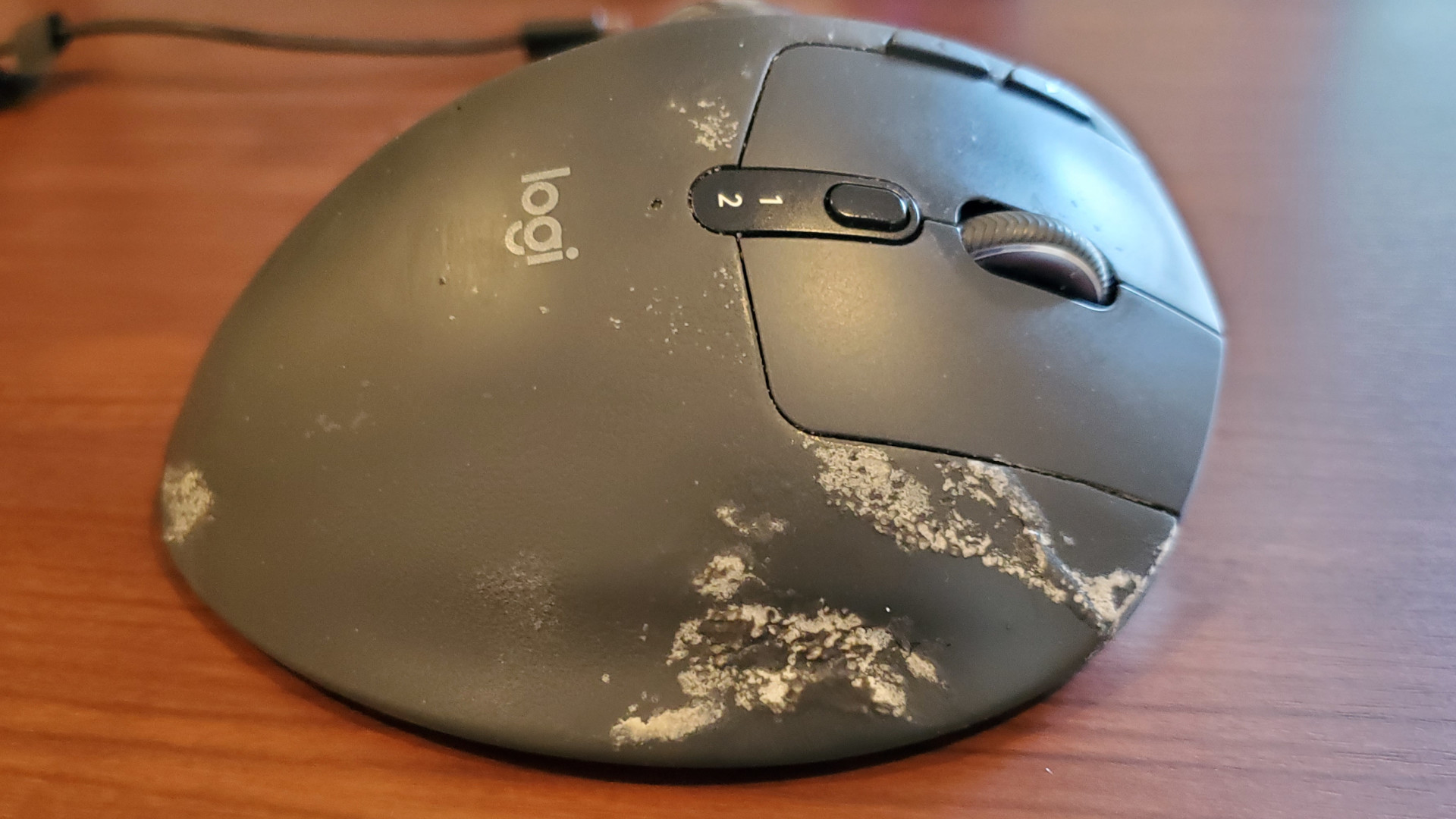 Rubber coating on my MX Master 3 deteriorated and got really sticky so I  applied a skin : r/logitech