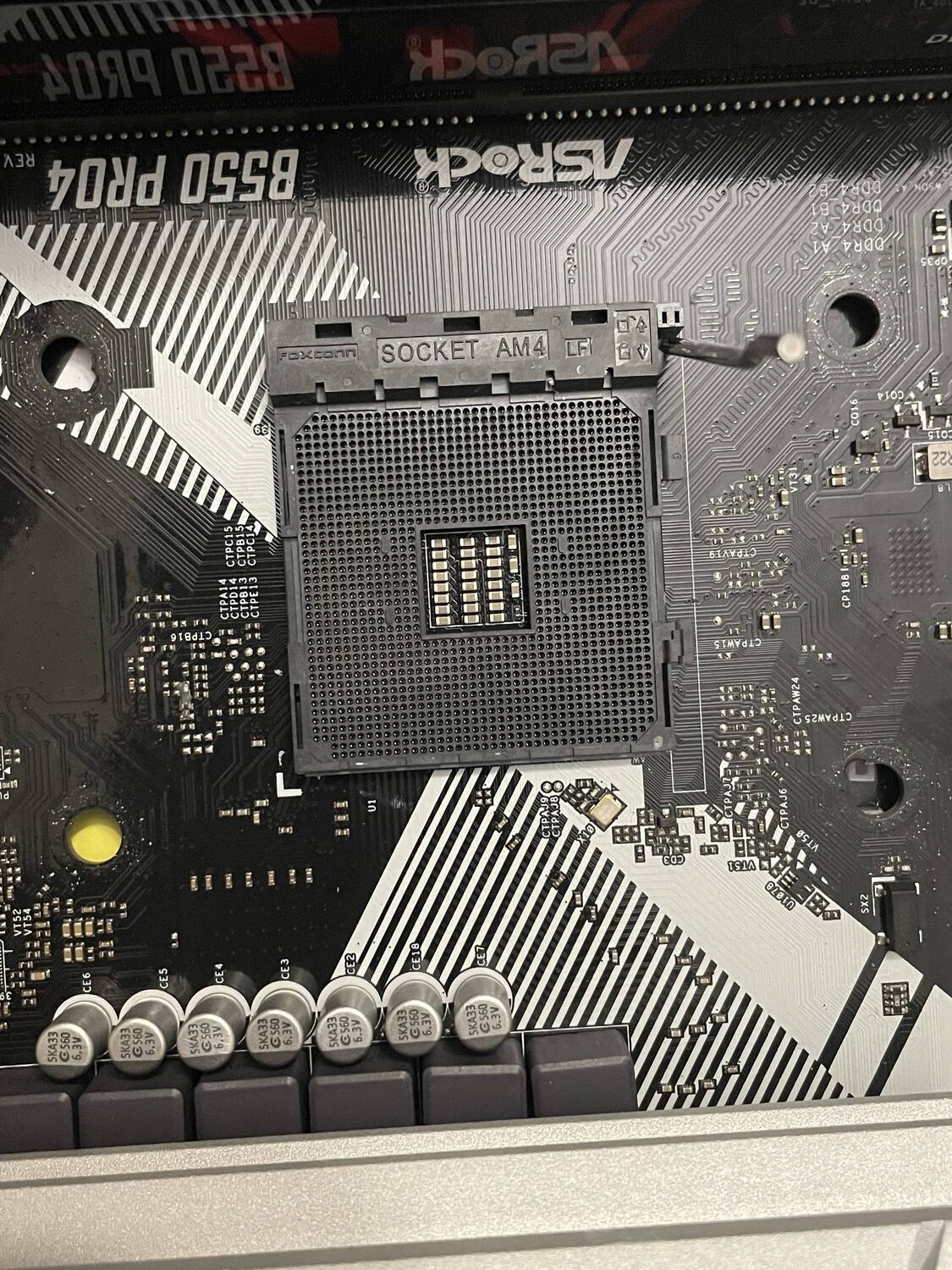 After turning on pc, CPU And DRAM red light flashing, no display, case