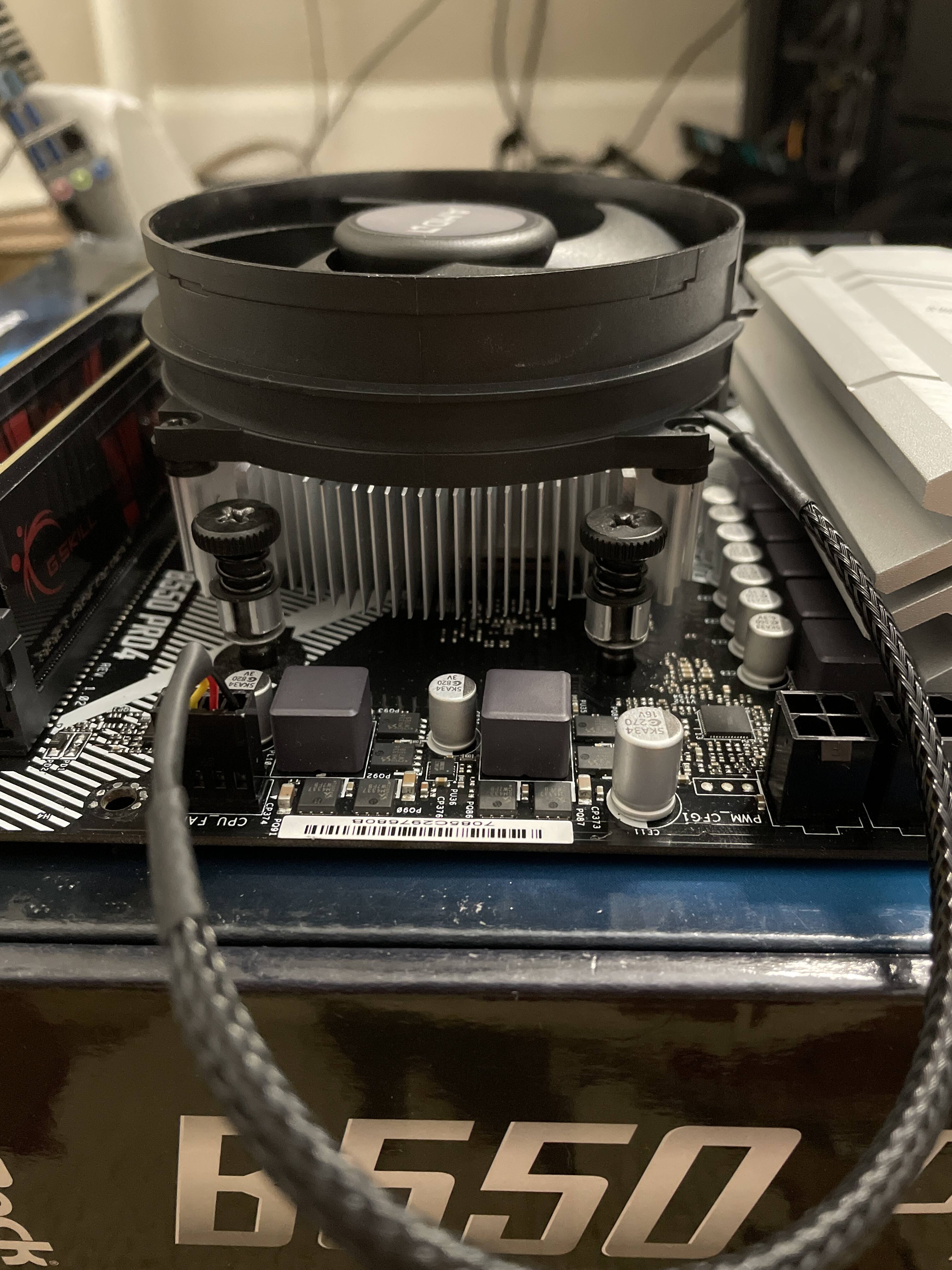 After turning on pc, CPU And DRAM red light flashing, no display, case