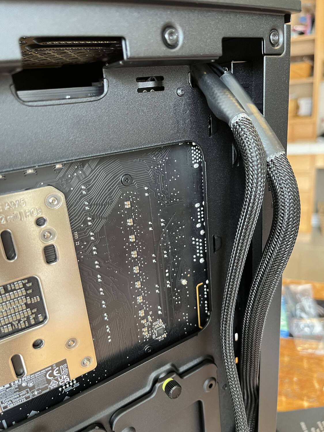 Cable management on my 4000D Airflow. 2nd build, and second time cable  managing this particular system. If only there were a second/wider channel  with cable tie down straps on it… : r/CableManagement