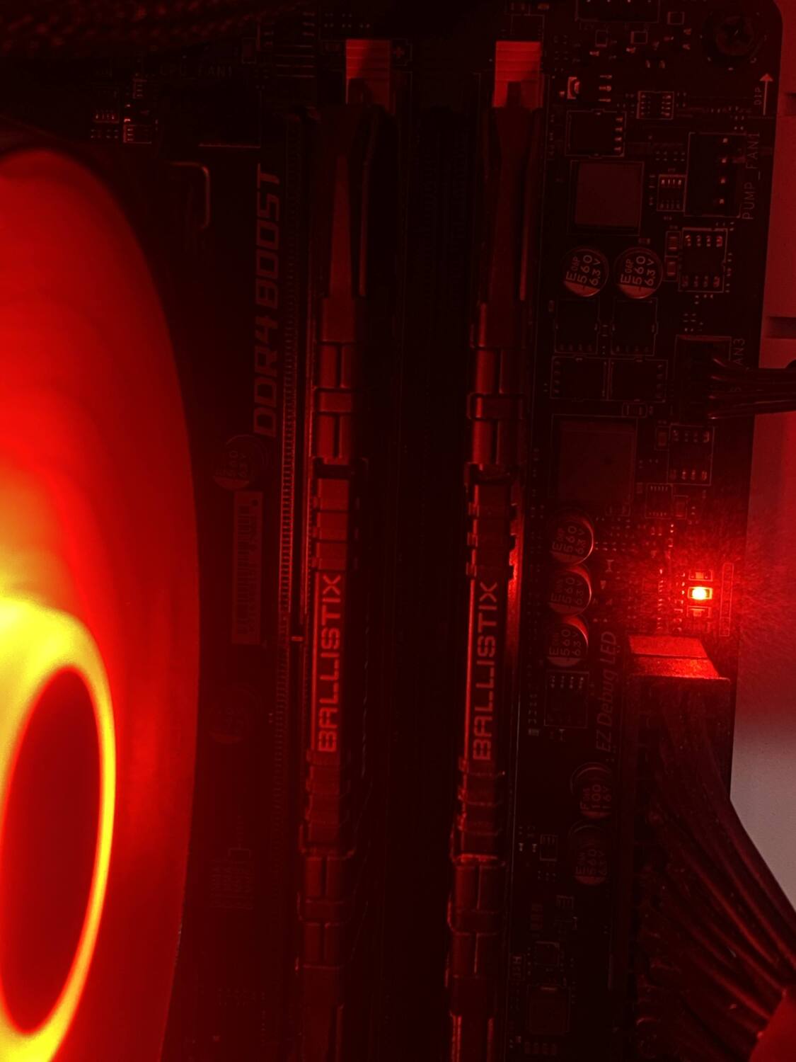 Asus ROG STRIX B550-A red LED lighting up - Troubleshooting - Linus Tech  Tips
