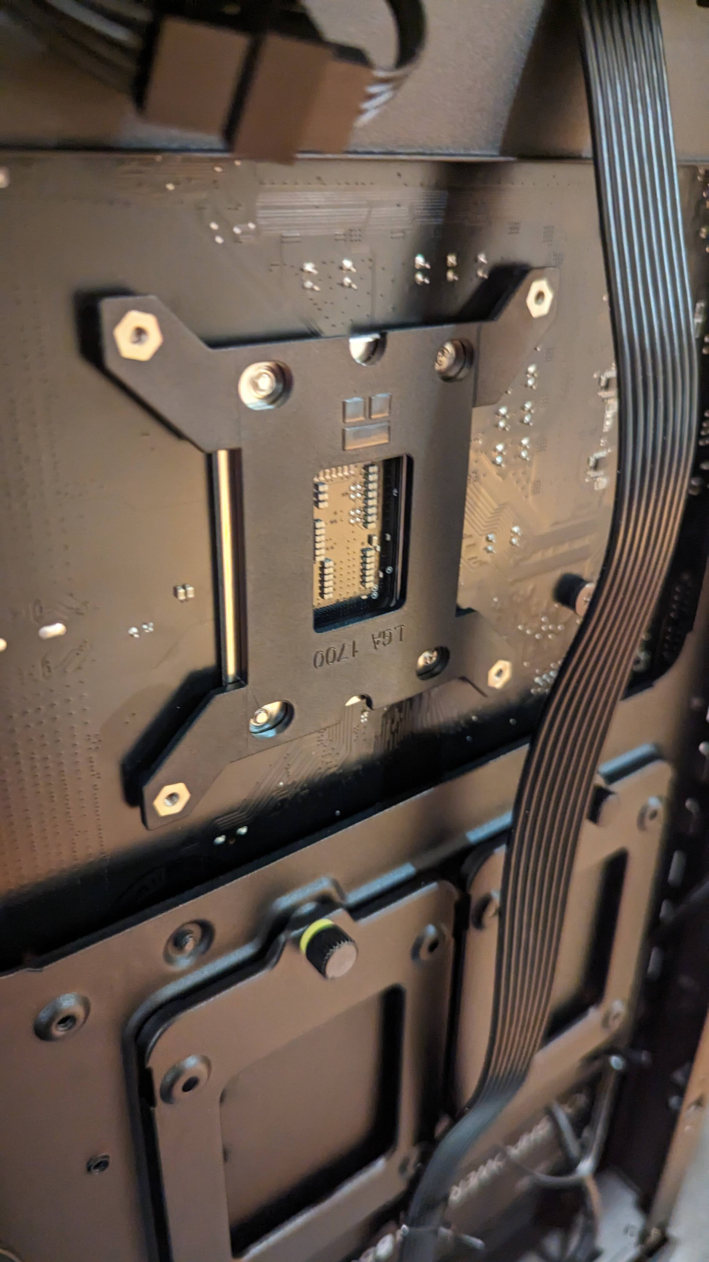 Need advice with connecting Thermalright Peerless Assassin 120 SE ARGB fan  - Troubleshooting - Linus Tech Tips